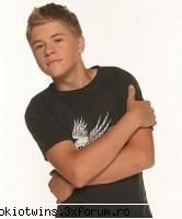 m
culoarea se termina cu bine
he thinks he's: and immature! 
fave celeb: nadine from girls and